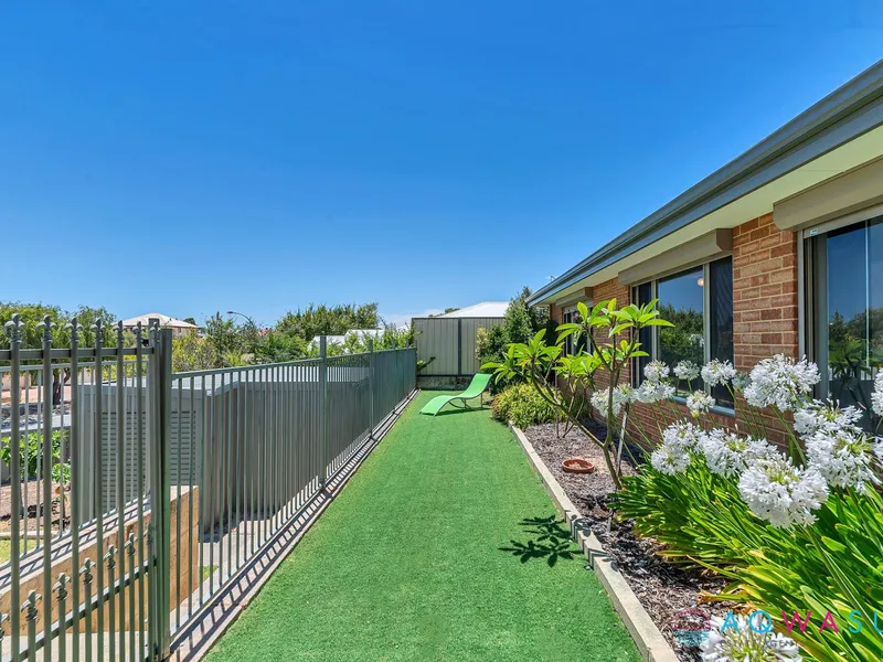 IMMACULATE HOME plus WORKSHOP & PARKING FOR BOAT/VAN