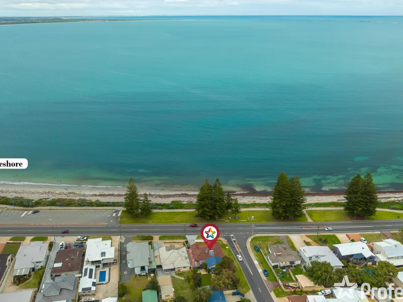 CLASSIC BEACHFRONT CHARACTER HOME ON 885M2 CORNER BLOCK
