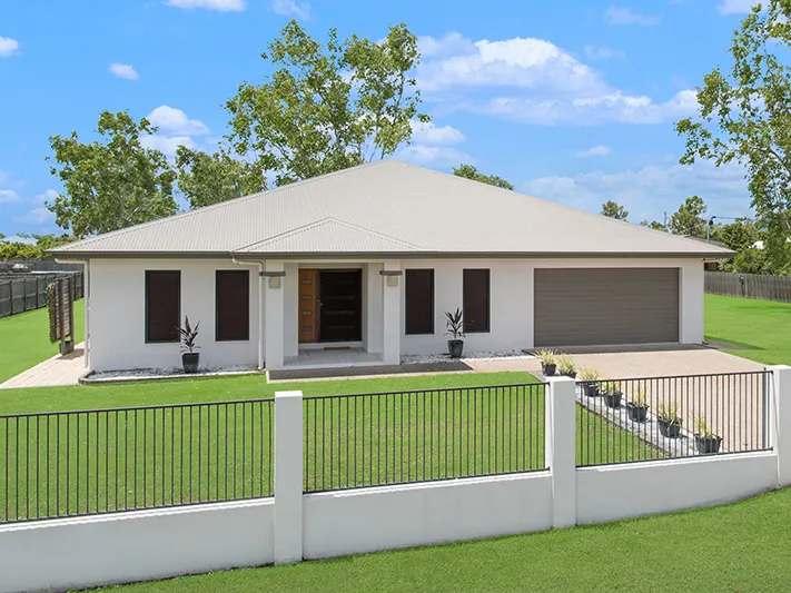 ROSSMEAD ESTATE --- WHERE BIG IS TRULY BETTER --- MAGNIFICENT 4/5 BED HOME