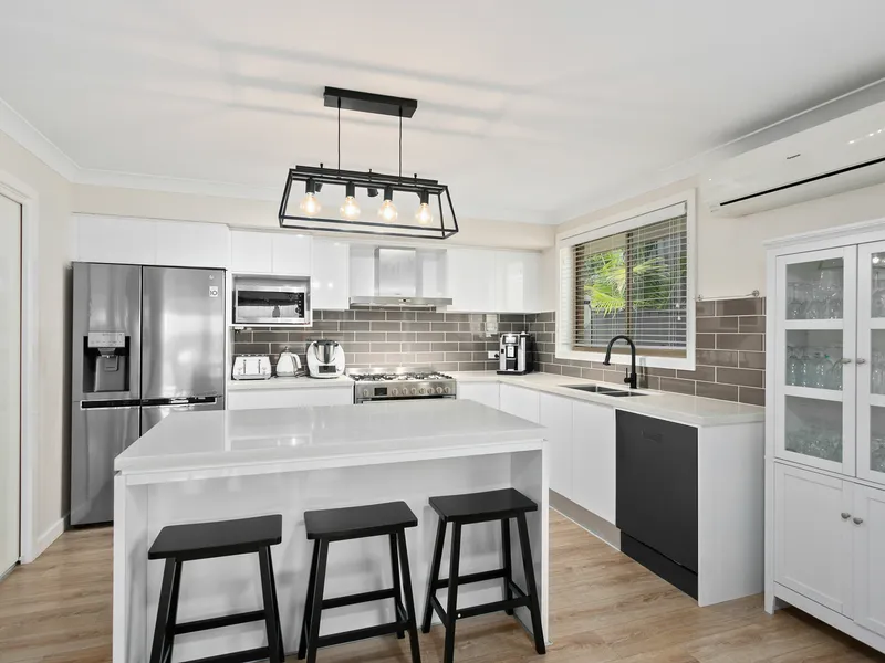 Beautifully Presented 5 Bedroom Family Home