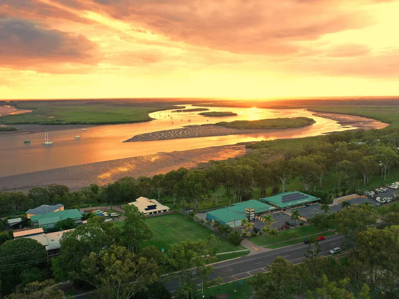 SUPERB WATER VIEWS OF MARY AND SUSAN RIVER SYSTEMS