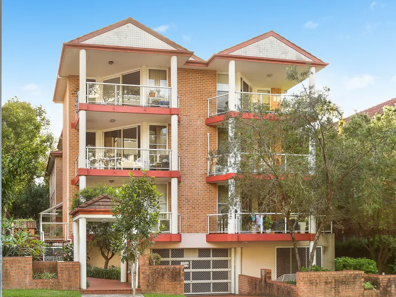Two bedrooms, two bathrooms, lock up garage