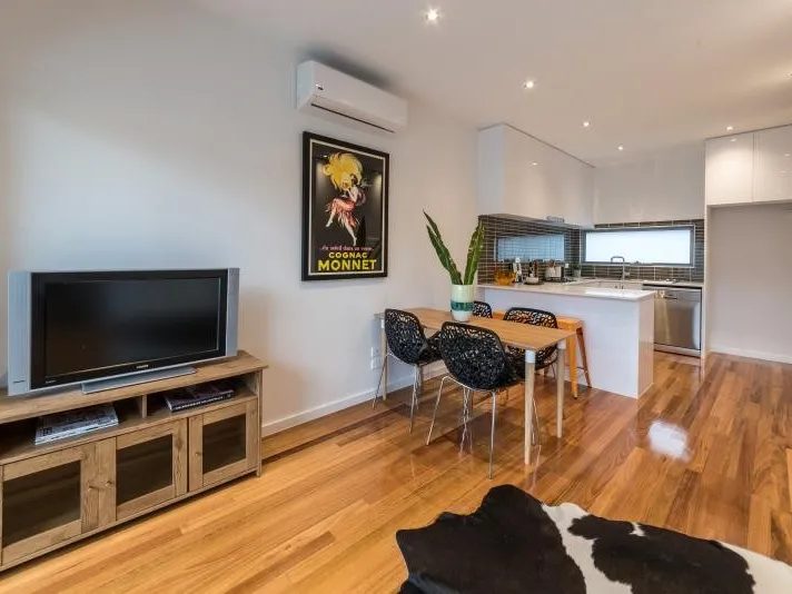 Modern Townhouse in Box Hill