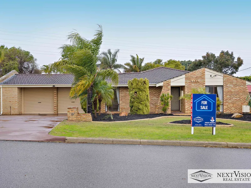 IMMACULATE - CONVENIENTLY LOCATED!