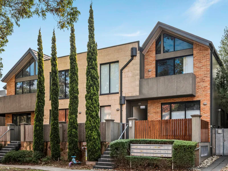 Alfresco Haven in Vibrant Lifestyle Locale