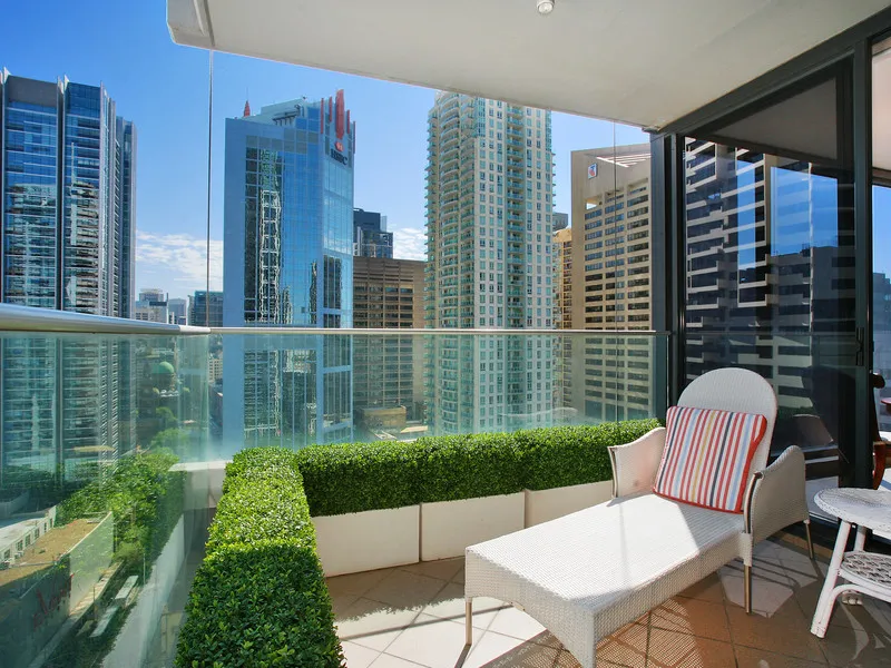 Stunning 2-bedroom north corner apartment with winter garden in the iconic World Tower