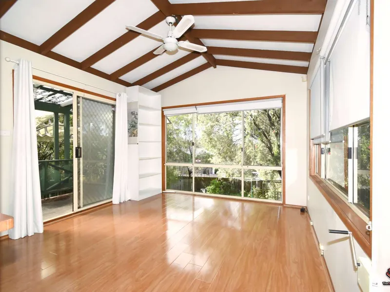 Sunny 2 bedrooms House With Floorboards