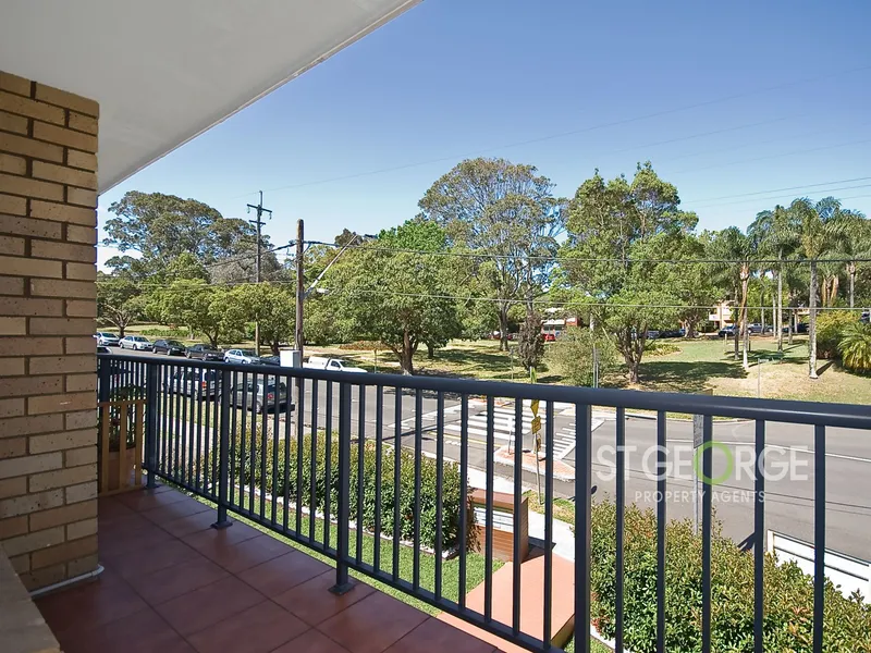 Position, Design & Outlook Apartment – As new finishes throughout!