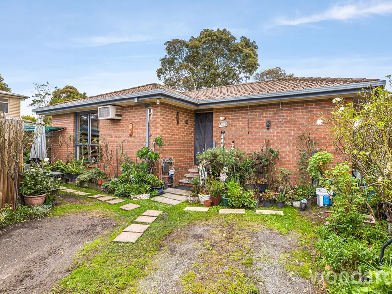 The perfect entry into the scenic Blackburn Lake Precinct