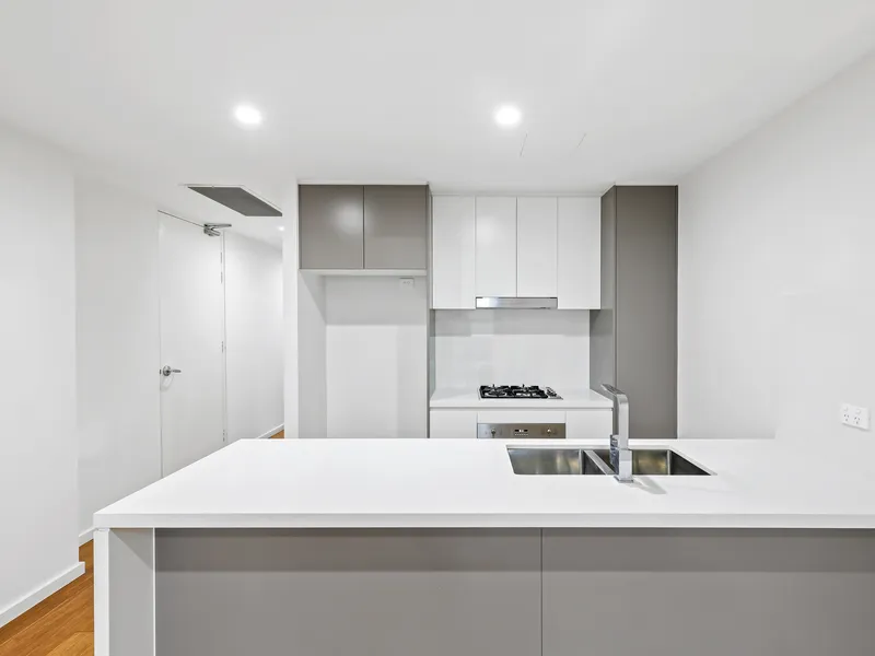Modern Apartment of Style and Convenience (2nd Entry via Brodrick St)