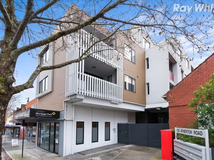 MODERN APARTMENT IN THE HEART OF OAKLEIGH
