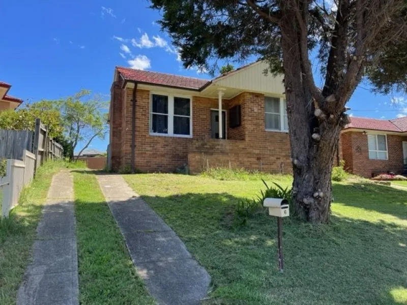 Fully Furnished 3 br 1 bath house with huge garden very quiet next to park/kids playground