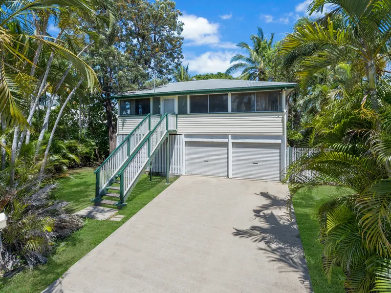 Charming Queenslander Oasis Awaits Your Personal Touch!