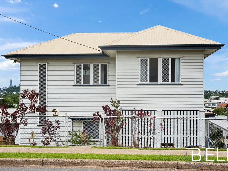Convenient, Contemporary Living With Iconic Views!