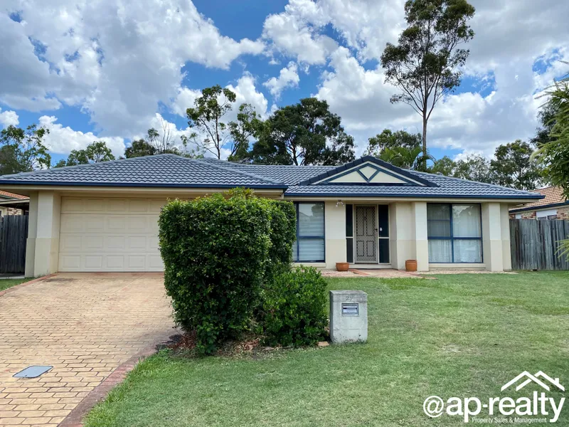 EXTRA LARGE FAMILY SIZE HOME ON HUGE BLOCK