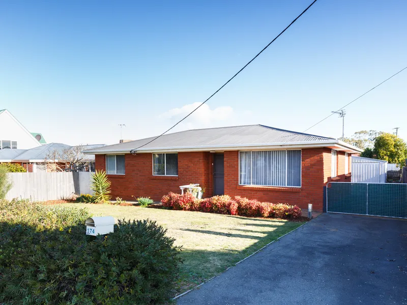 A great 3 bedroom home with a separate semi self-contained bungalow.