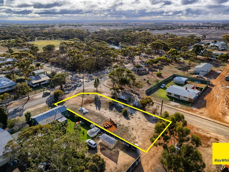 Country Living At It's Best, Build Or Invest!