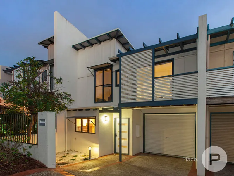 FREEHOLD Townhome – Rarely Offered & Highly Sought After