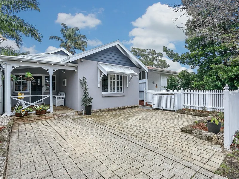 CHARMING HOUSE IN THE RIGHT LOCATION