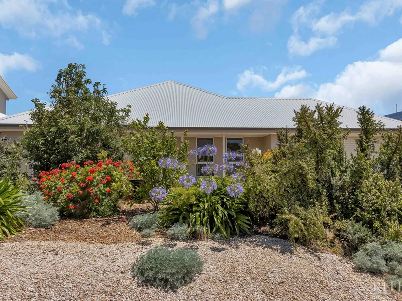 LUXURY BEACHSIDE OASIS