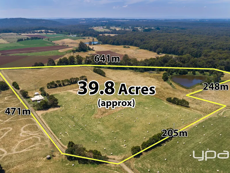 LIFESTYLE LIVING ON 39.8 ACRES (APPROX.)