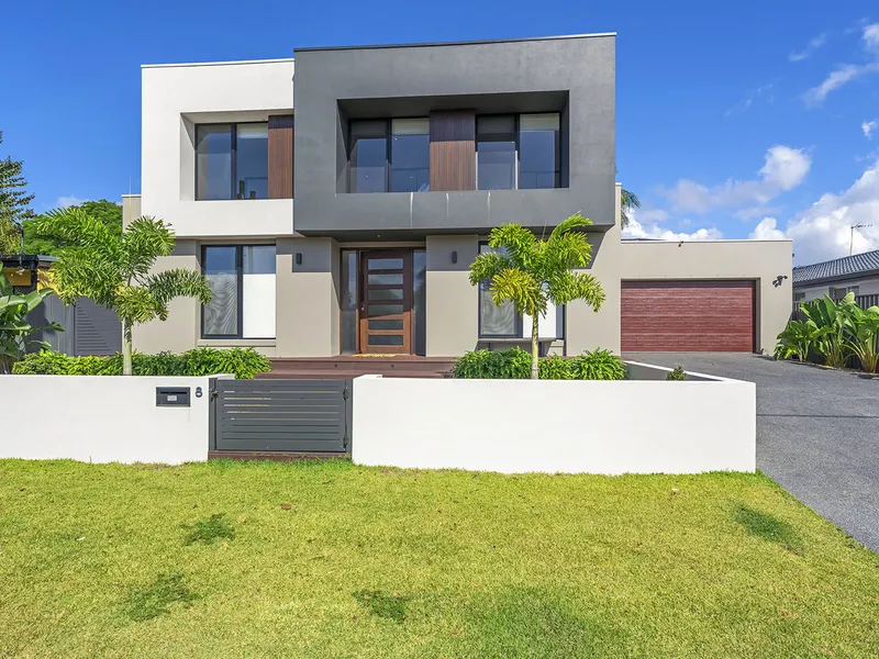 Waterfront Luxury Home- 4 Bedroom/ 3 Bathrooms - Furnished