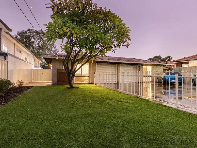 STYLISH LIVING IN TOP LOCATION!