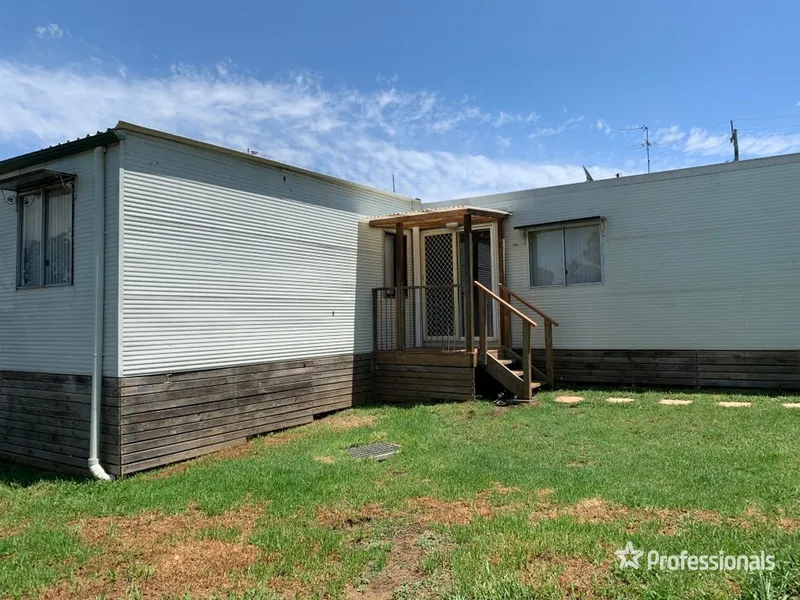 2 BEDROOM GRANNY FLAT IN QUIET LOCATION