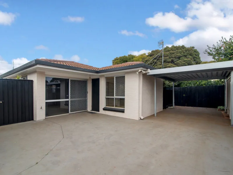 Lovely unit in a quiet complex