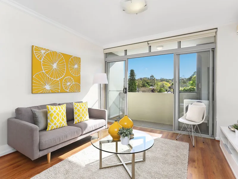 Modern Apartment in the hub of West Ryde enjoying district views