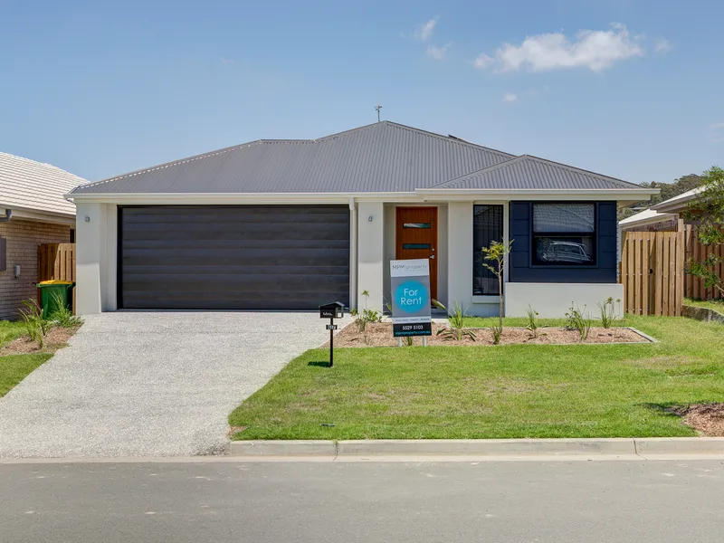 Modern 4 bedroom home with Solar