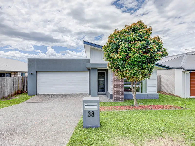 MODERN 4 BEDROOM HOME WITH MEDIA ROOM