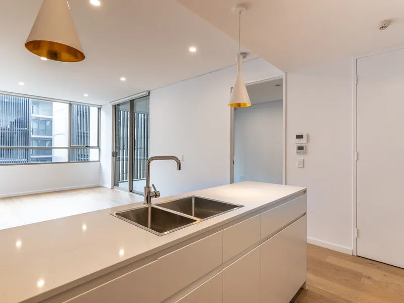 Modern Apartment, Lifestyle Location 2 beds 2 baths 1 study with secured car park and storage