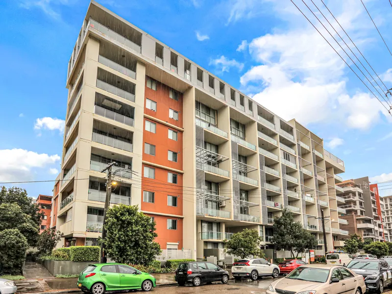 READY TO MOVE IN ; Oversized apartment 194 SQM