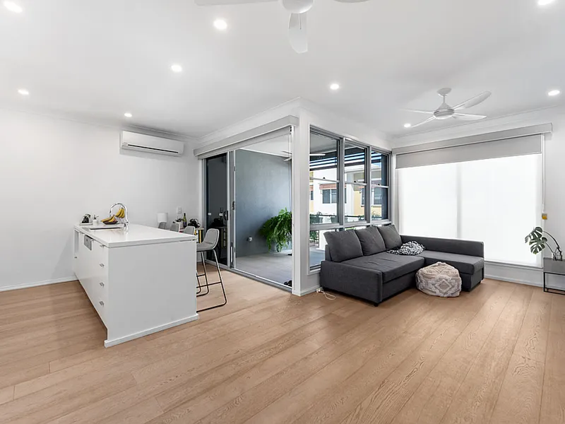 Stylish Apartment Living in Lakeside Precinct