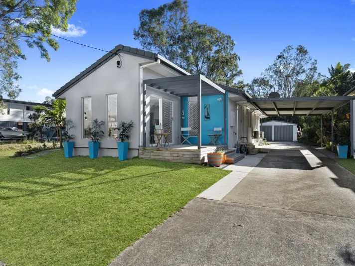 TOORBUL            LOWSET  FULLY RENOVATED           $495,000 NEG