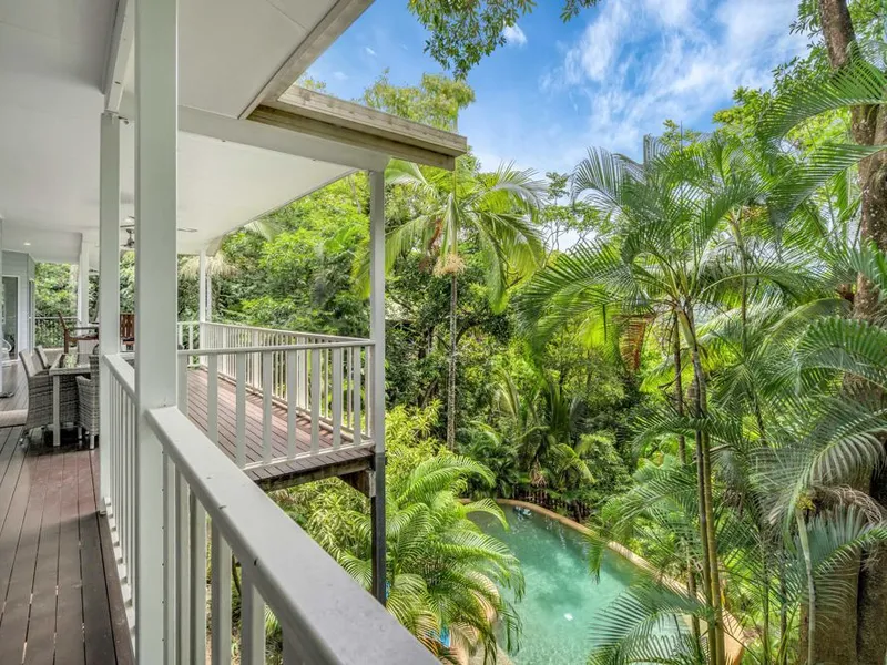 Tropical Haven in Trinity Beach with Solar Savings