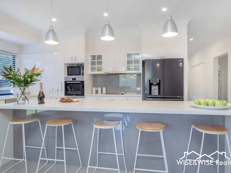 6 BEDROOM, 3 LIVING AREAS, 3 BATHROOMS, DUAL LIVING, EXECUTIVE, MODERN FAMILY HOME, NEAR AMAZING SCHOOLS & OUR BEAUTIFUL GC LIFESTYLE.  A MUST SEE!!!