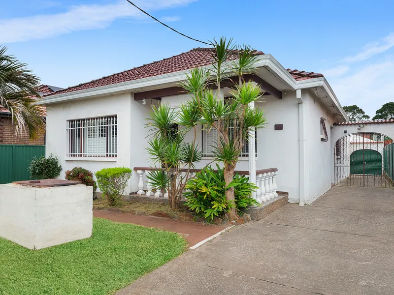 Classic bungalow on 468sqm ripe for renovation or redevelopment