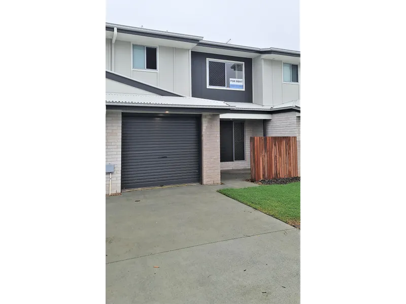 DIRECT STREET ACCESS - NEW 3 BED - 2 BATH TOWNHOUSE IN GREAT LOCATION