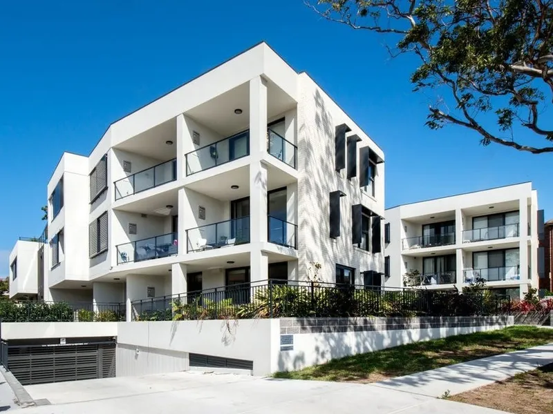 Modern and Stylish One Bedroom Garden Apartment