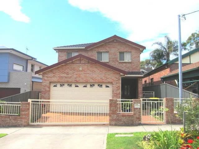 FULL DOUBLE BRICK HOME CLOSE TO THE JUNCTION