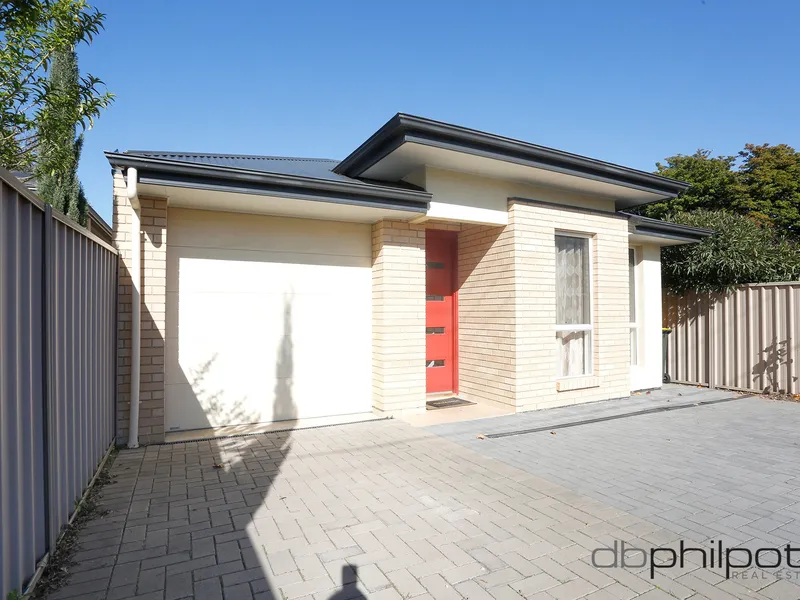 COURTYARD HOME WITH SOLAR