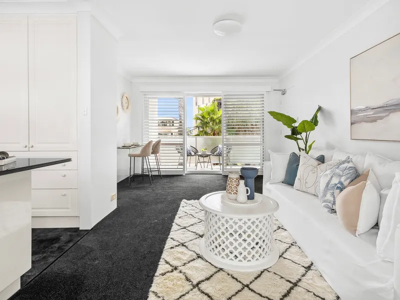 Boutique Beachside Apartment – Footsteps to Beach