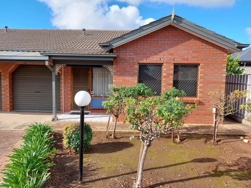 Well presented 2 bedroom unit in a quiet group of 3.