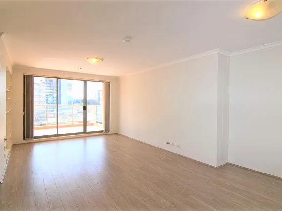 North facing renovated 3 bedroom apartment with floorboard and built-ins wardrobes in all rooms