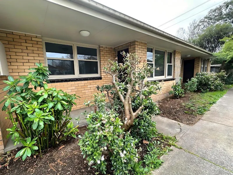 SPACIOUS TWO BEDROOM UNIT IN PARKLANDS POCKET
