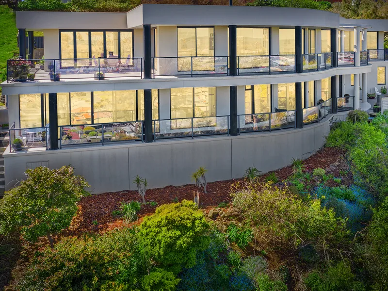 Magnificent Views, Location and Lifestyle