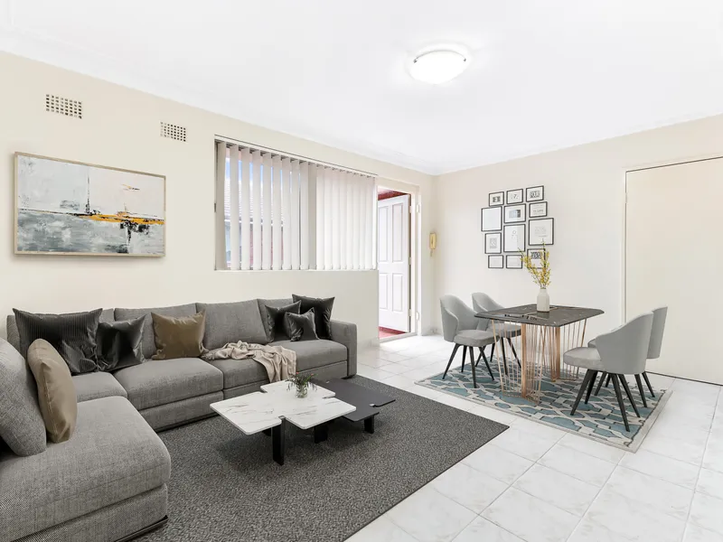 Cosy and Spacious Layout Offering The Convenience Of Location & Lifestyle