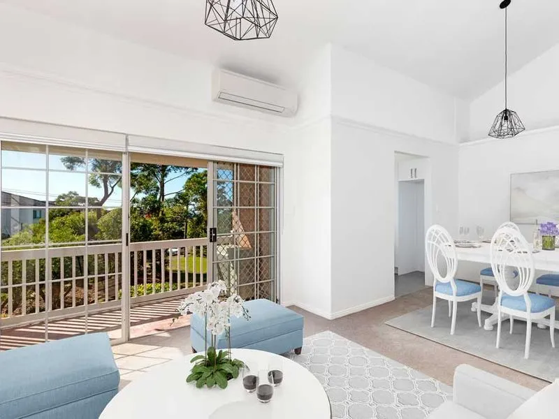 Don’t miss the opportunity to own this lovely and light filled unit in a fantastic location.